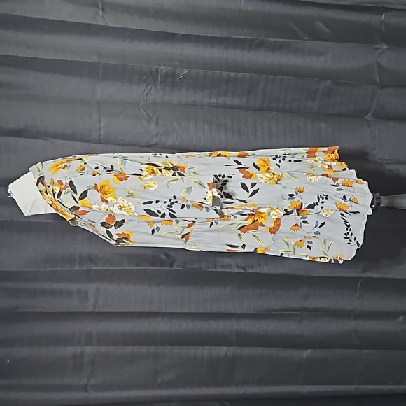 Button down floral 💯 rayon dress - Picture 4 of 6